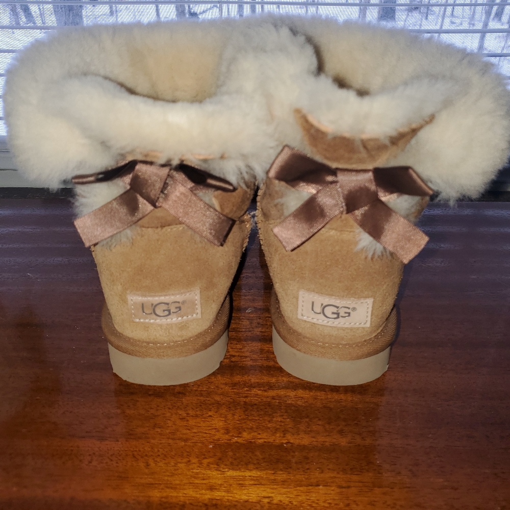 UGG Mini Bailey Bow II, Chestnut size 7 women's